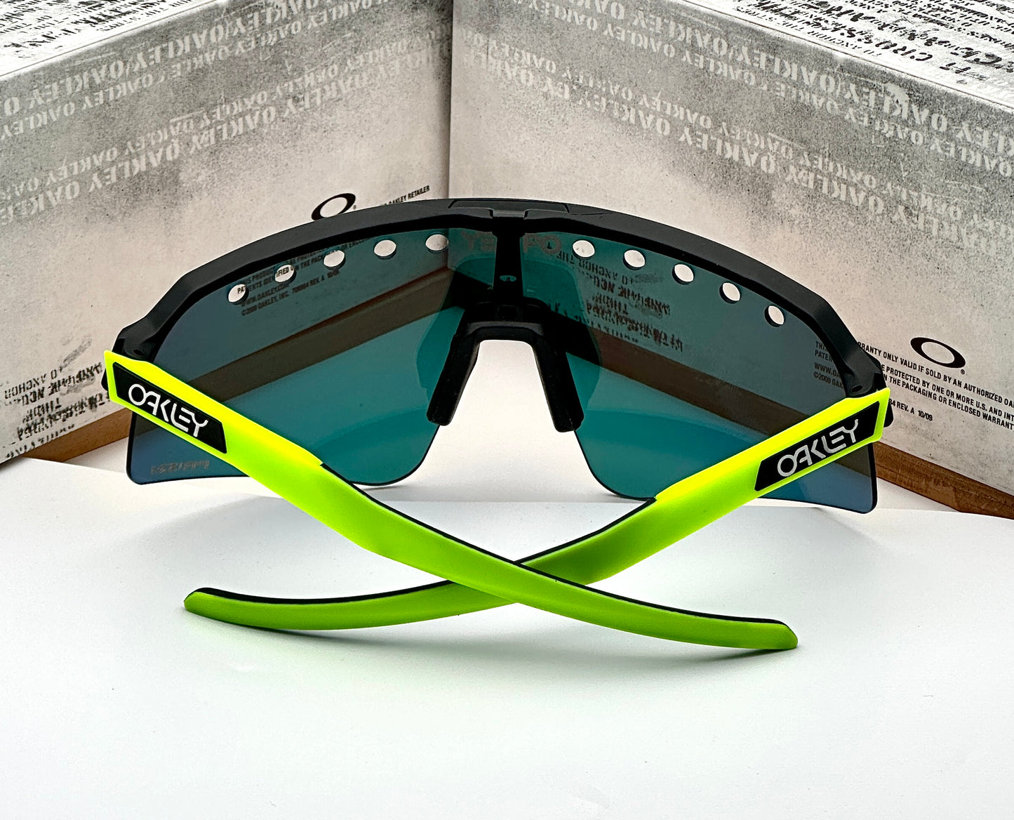Sut-ros Lite Sweep Sports Fluorescent Green Black Red Prizm UV-400 Sunglasses