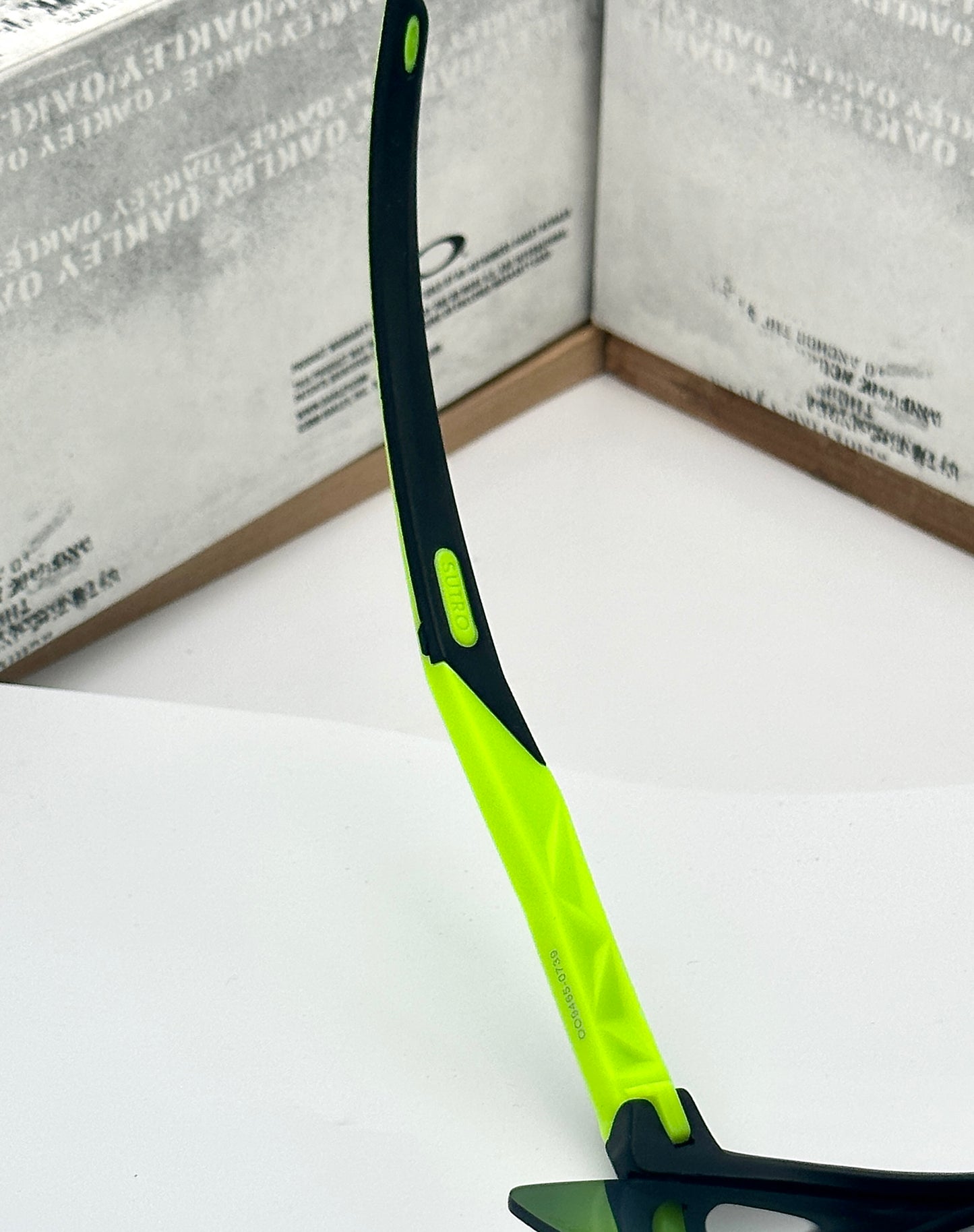 Sut-ros Lite Sweep Sports Fluorescent Green Black Red Prizm UV-400 Sunglasses